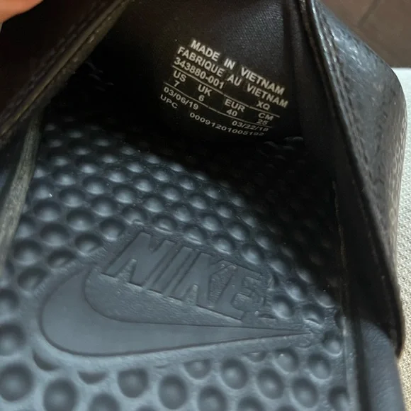 Nike | Slides - Picture 4 of 10